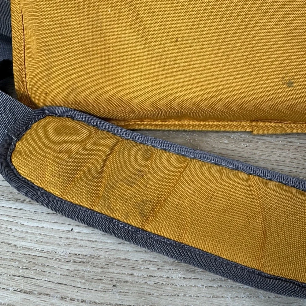 Columbia Yellow & Gray Messenger Bag Crossbody School Vintage Grunge Y2K - Flaws